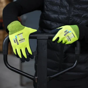 Wonder Grip WG-310HY work gloves in use